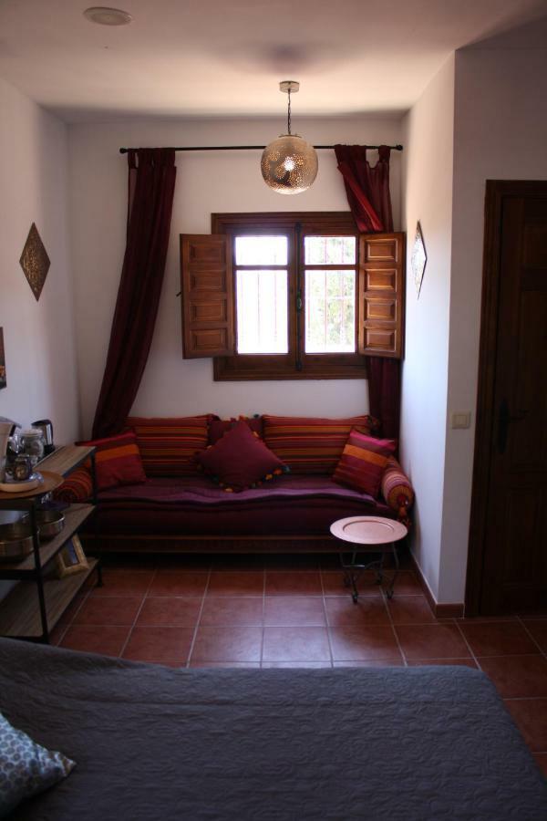 Boutique Bed & Breakfast Casa Utopia Alcaucin Exterior photo