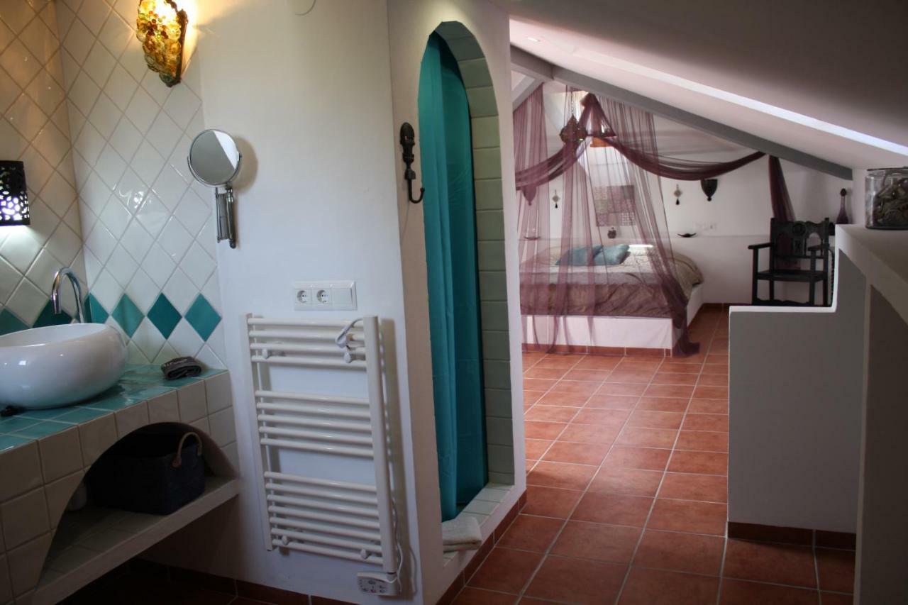 Boutique Bed & Breakfast Casa Utopia Alcaucin Exterior photo